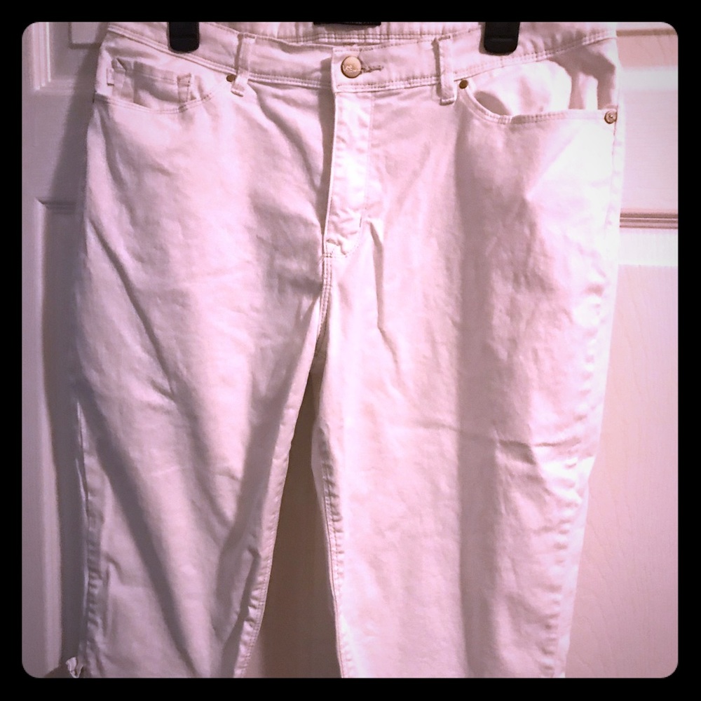 Size 16 white jeans capris